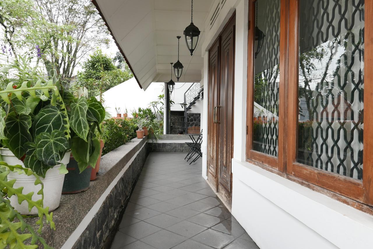Ciwulan 36 Guest House Bandung Extérieur photo
